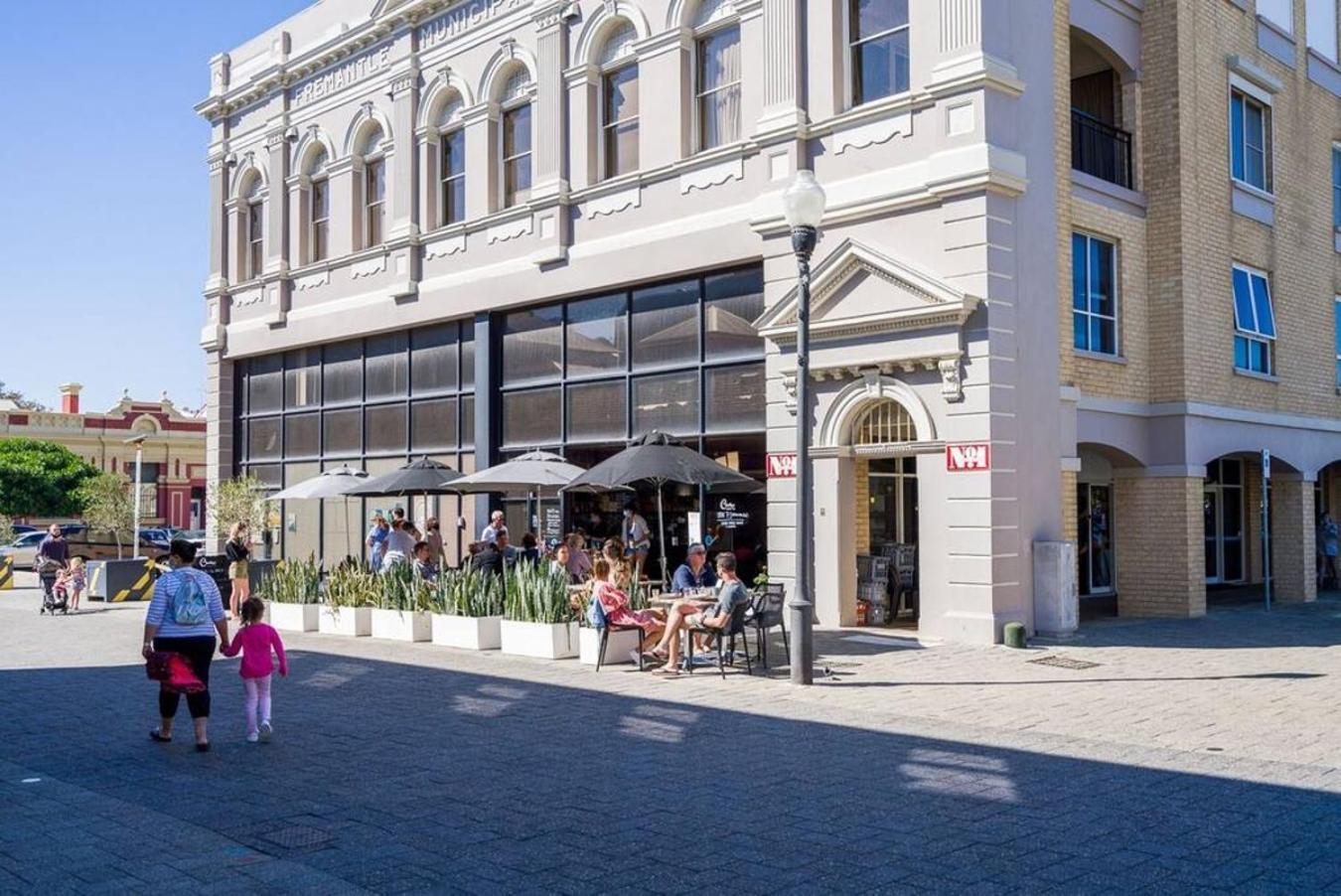 West End Warehouse Historical Opposite Beach Fremantle Exterior photo